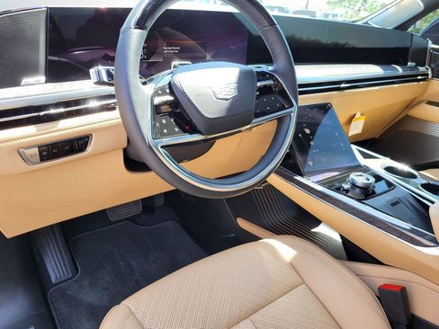 New 2025 Cadillac Escalade IQ Luxury 2 w/ LPO, Etrunk Organizer Package image 26