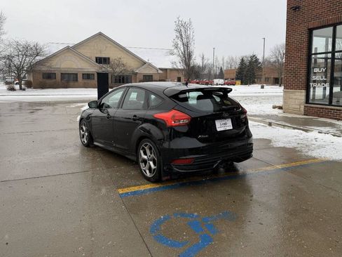 Used 2017 Ford Focus ST image 10