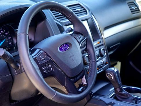 Used 2018 Ford Explorer XLT w/ Equipment Group 202A image 9