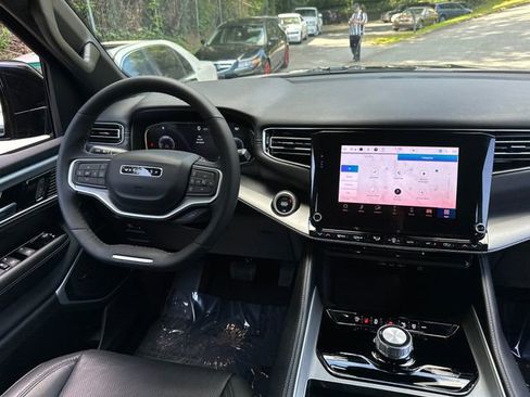 Used 2025 Jeep Wagoneer Series II image 17