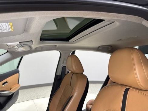 Used 2020 Nissan Sentra SV w/ SV Premium Package FWD image 2