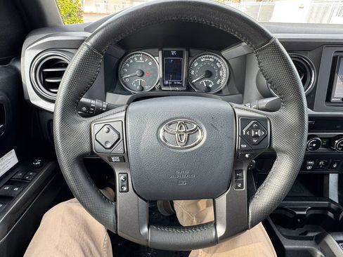 Used 2018 Toyota Tacoma TRD Off-Road AWD/4WD image 30