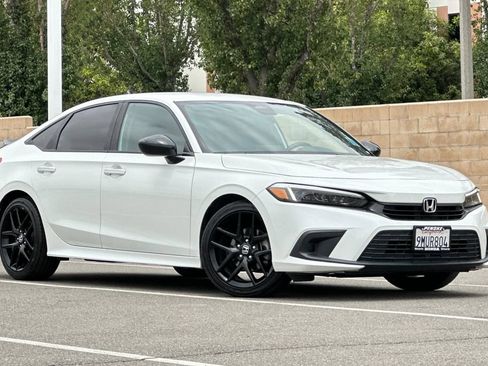 Used 2024 Honda Civic Sport image 2