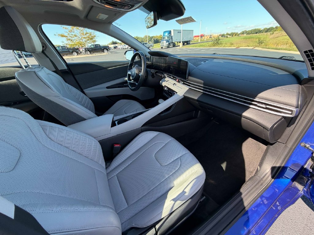 Used 2024 Hyundai Elantra Limited FWD image 24