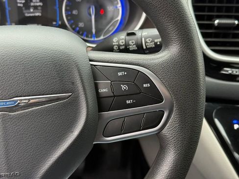 Used 2017 Chrysler Pacifica Touring Plus w/ Tire & Wheel Group image 20