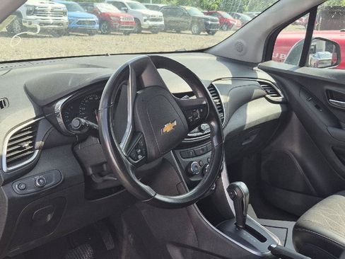 Used 2019 Chevrolet Trax LT w/ LT Convenience Package FWD image 8