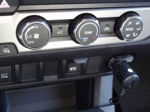 Used 2022 Toyota Tacoma SR image 17