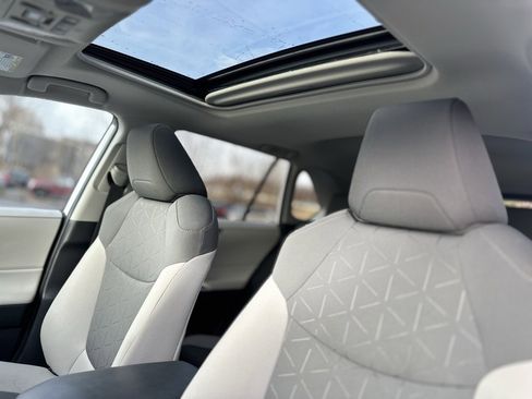 Used 2020 Toyota RAV4 XLE image 15