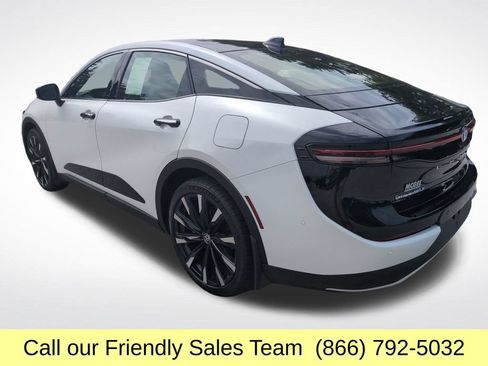 Used 2025 Toyota Crown Platinum AWD/4WD image 3