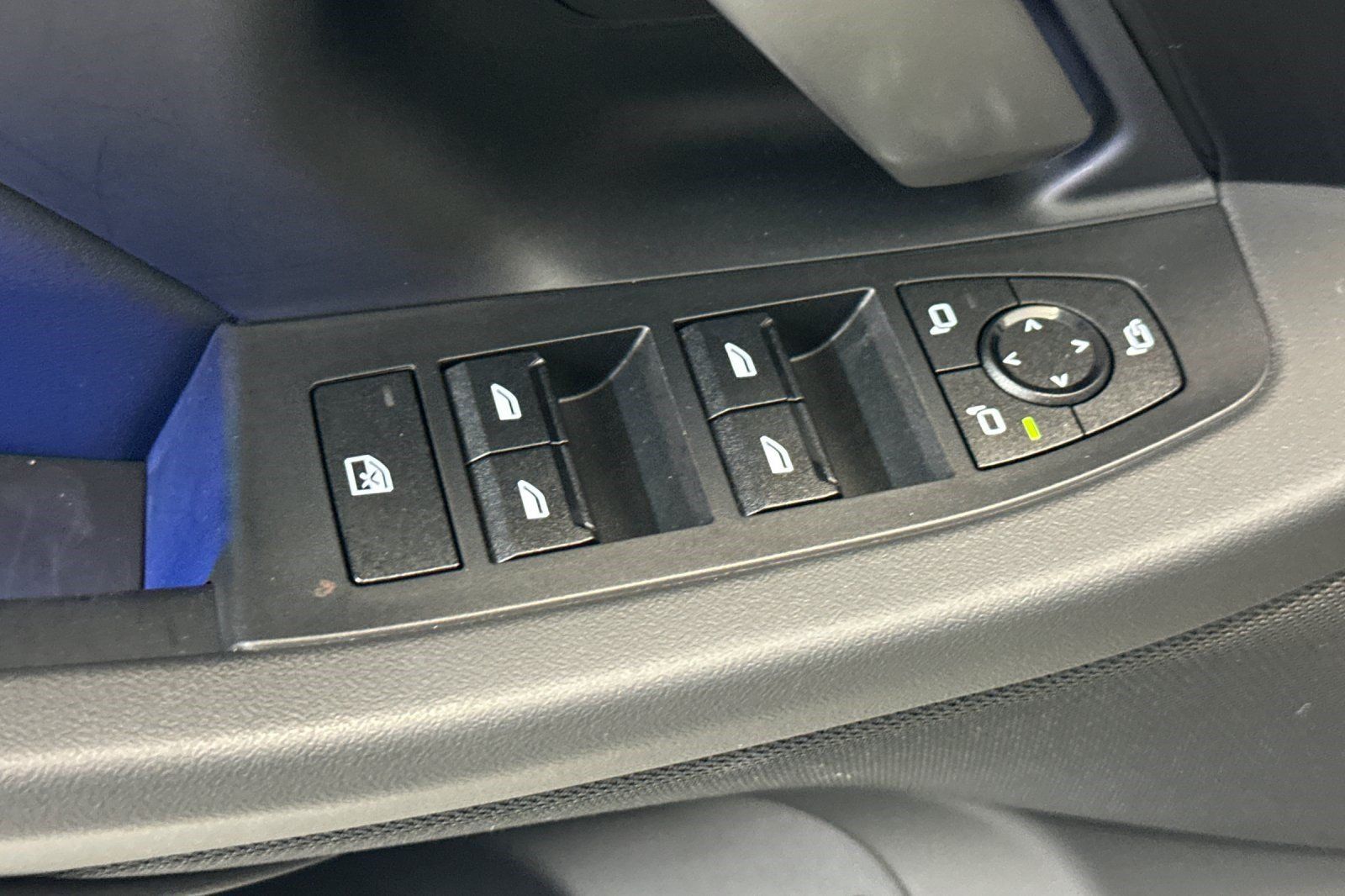 Used 2024 BMW 530i w/ M Sport Package RWD image 13