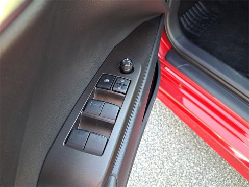 Used 2022 Toyota Camry SE image 13