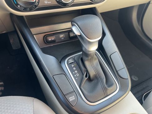 Used 2025 Kia Soul LX w/ LX Technology Package FWD image 24