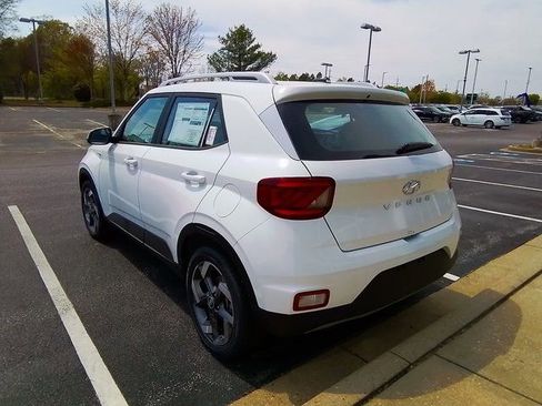 New 2025 Hyundai Venue SEL image 5