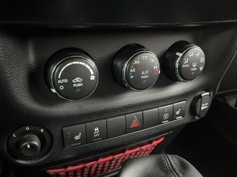 Used 2018 Jeep Wrangler Unlimited Rubicon image 38