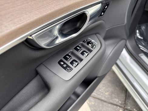 Used 2025 Volvo XC90 B6 Plus image 15