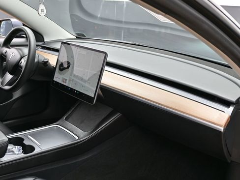 Used 2023 Tesla Model 3 Standard Range image 38