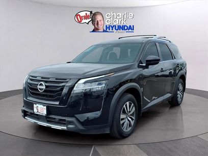 Used 2023 Nissan Pathfinder SL w/ Black Appearance Package