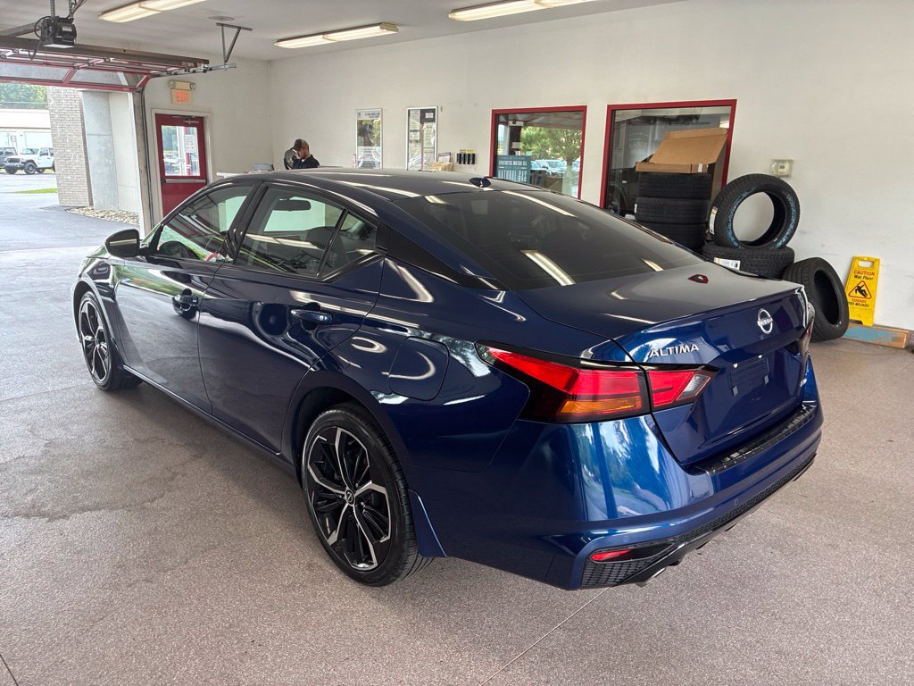 Used 2023 Nissan Altima 2.5 SR AWD/4WD image 17