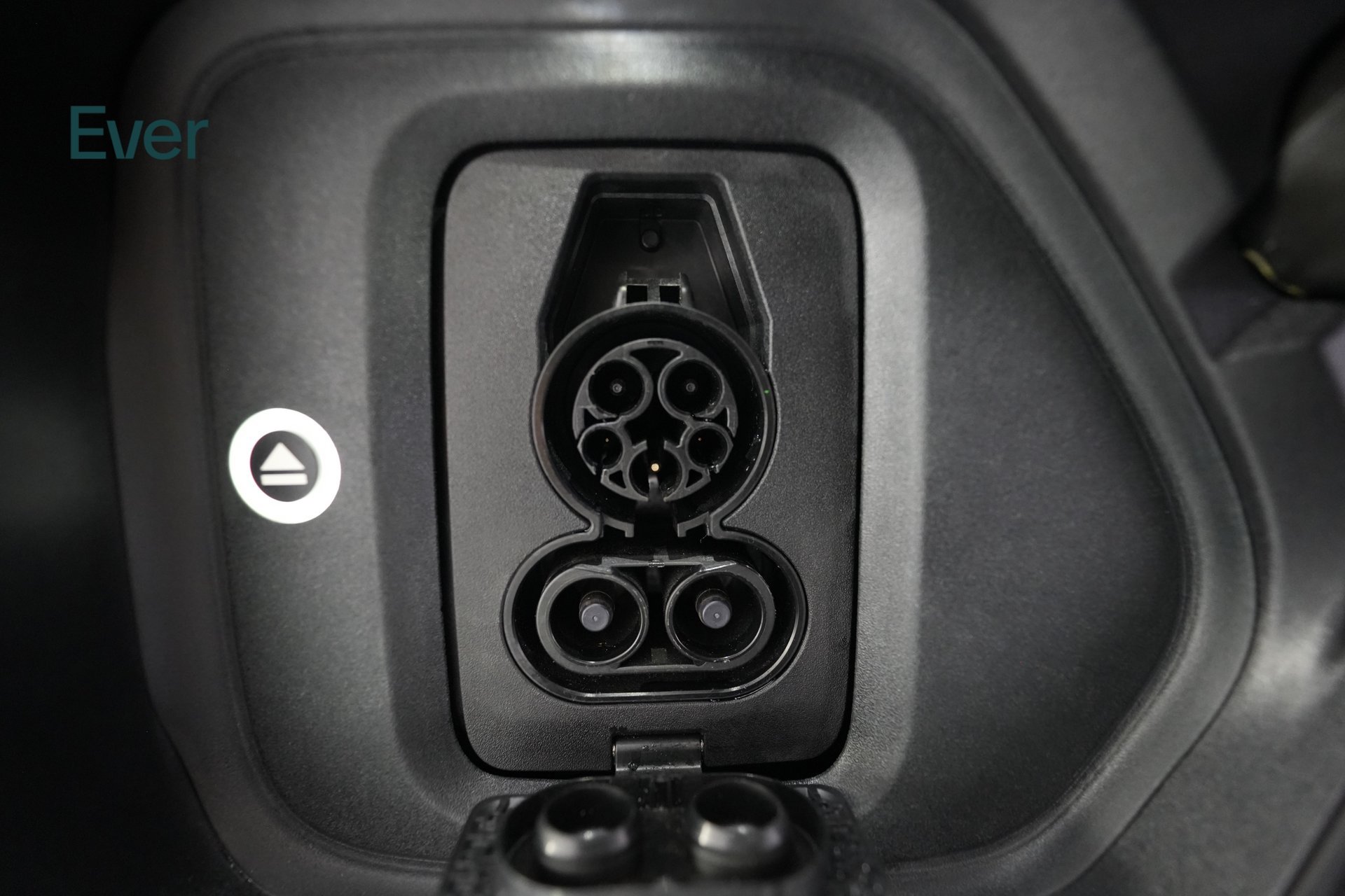 Used 2025 Rivian R1S Premium Dual AWD/4WD image 10