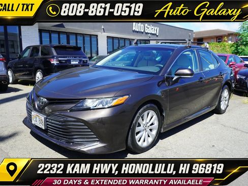 Used 2018 Toyota Camry LE FWD image 1