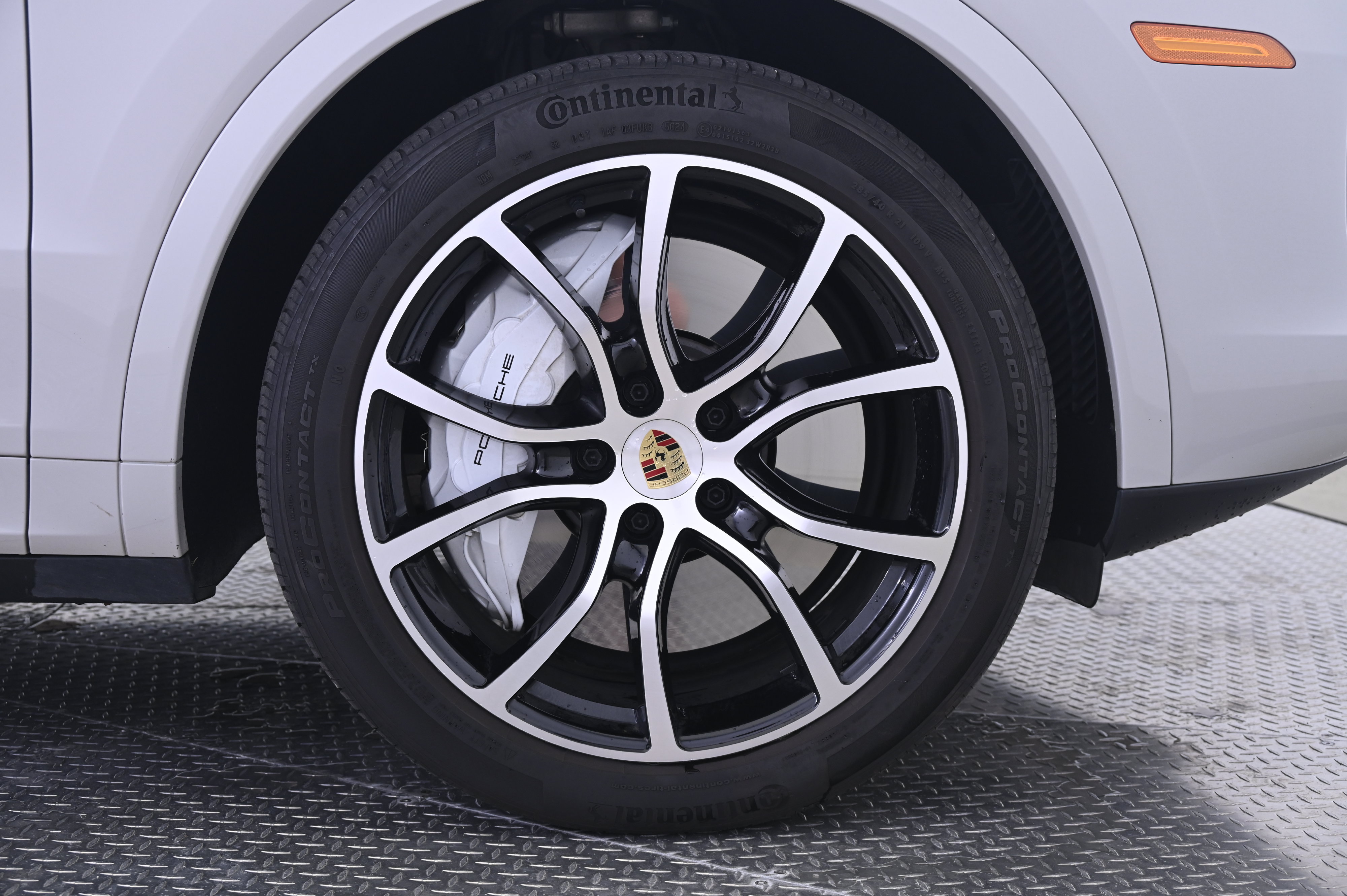 Certified 2023 Porsche Cayenne Turbo AWD/4WD image 14