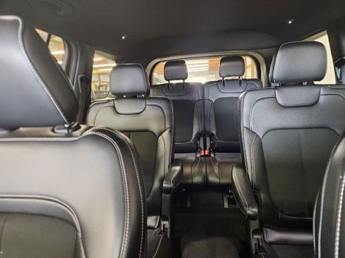 Used 2023 Jeep Grand Cherokee L Laredo image 18