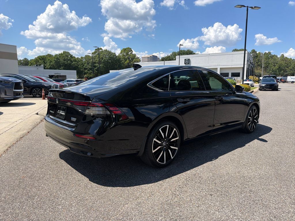 Used 2025 Honda Accord Touring image 12