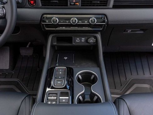 New 2025 Honda Pilot Touring image 25