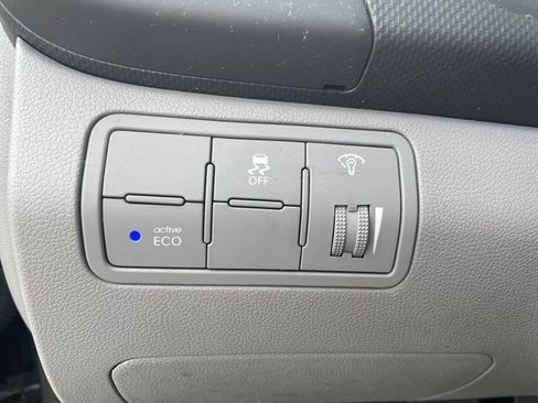 Used 2013 Hyundai Accent GLS FWD image 15
