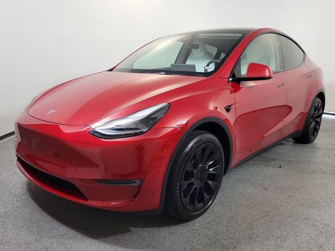 Used 2023 Tesla Model Y 2WD image 3