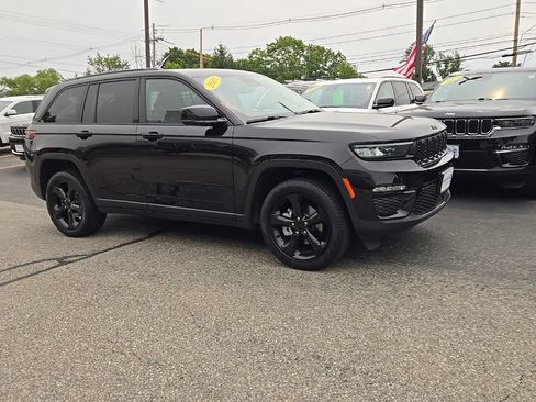 Certified 2023 Jeep Grand Cherokee Limited w/ Black Appearance Package AWD/4WD image 4