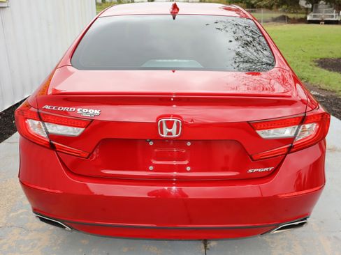 Used 2018 Honda Accord Sport image 9