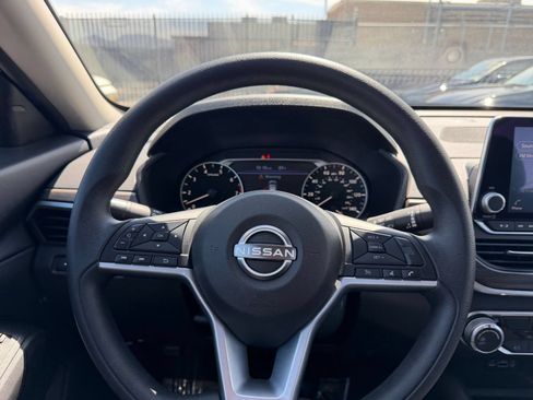Used 2025 Nissan Altima 2.5 SV FWD image 34
