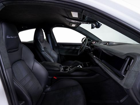 Used 2024 Porsche Cayenne Turbo GT image 15