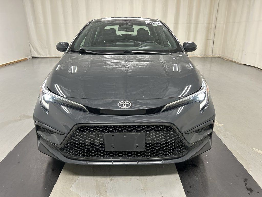 Used 2024 Toyota Corolla SE w/ SE Premium Package FWD image 3