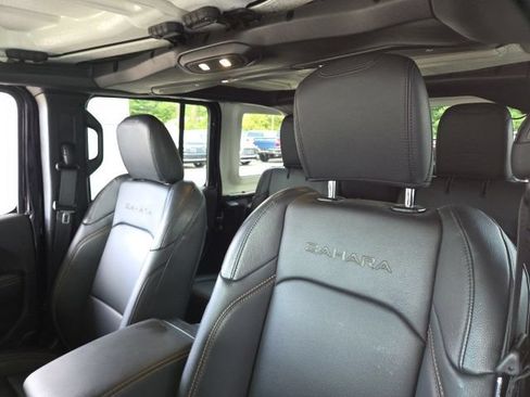Used 2024 Jeep Wrangler Unlimited Sahara w/ Technology Group AWD/4WD image 25