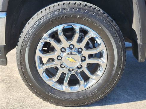 Used 2024 Chevrolet Silverado 2500 LTZ w/ LTZ Premium Package image 10