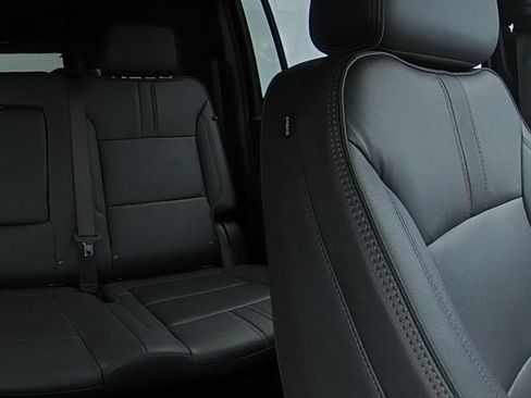 Used 2025 Chevrolet Suburban RST w/ Comfort Package AWD/4WD image 33