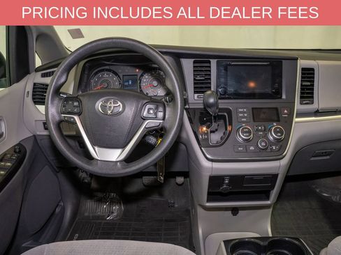 Used 2015 Toyota Sienna LE FWD image 6