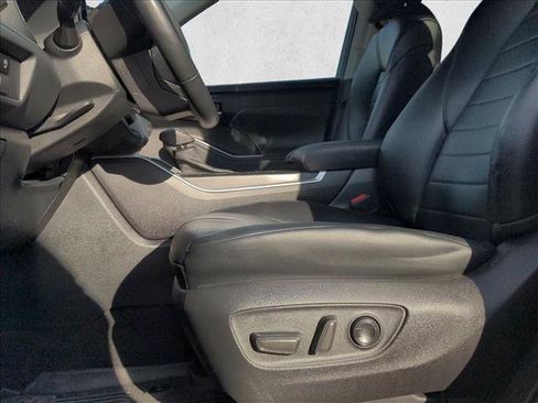 Used 2023 Toyota Highlander XLE image 10