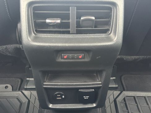 Used 2022 Ford Edge Titanium w/ Equipment Group 301A AWD/4WD image 18