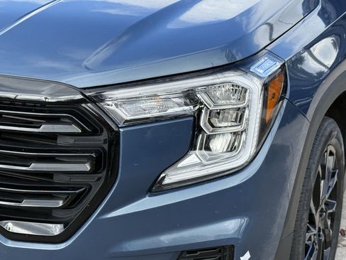 Used 2024 GMC Terrain SLE w/ Driver Convenience Package image 11