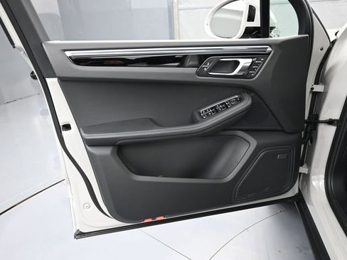 New 2026 Porsche Macan AWD/4WD image 15