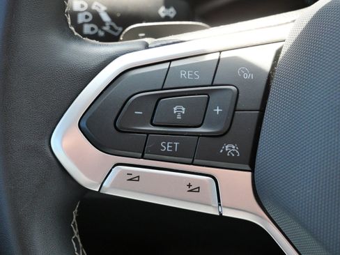 Used 2024 Volkswagen Atlas SE AWD/4WD image 32