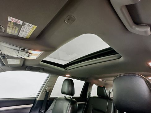 Used 2019 Toyota Highlander XLE image 25