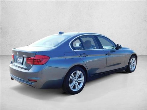 Used 2017 BMW 330i xDrive Sedan AWD/4WD image 8