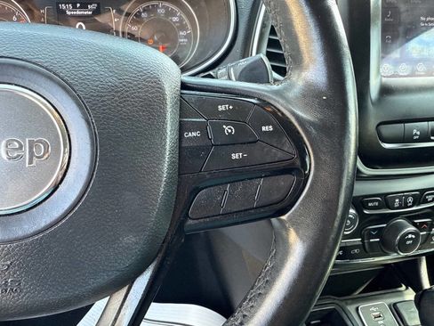 Used 2019 Jeep Cherokee Latitude Plus image 18