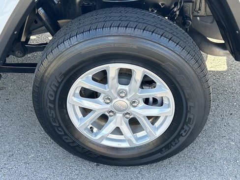 Used 2023 Jeep Gladiator Sport image 15