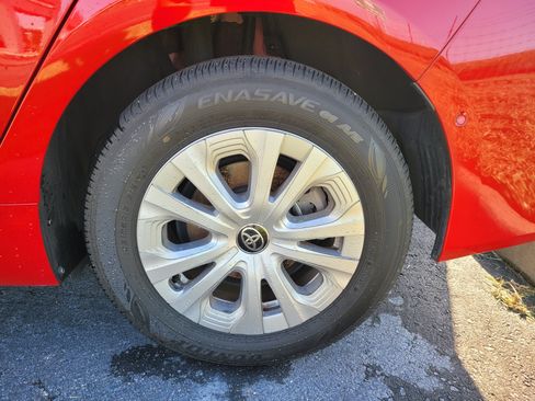 Used 2022 Toyota Prius LE FWD image 8