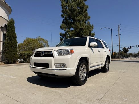 Used 2011 Toyota 4Runner SR5 w/ Premium Pkg w/Leather RWD image 2
